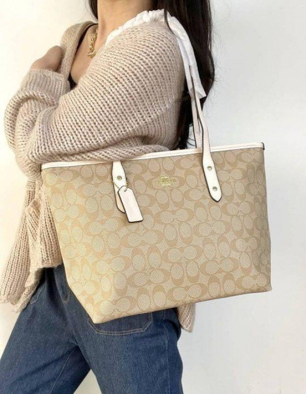 C-Inspired City Tote Bag With Box