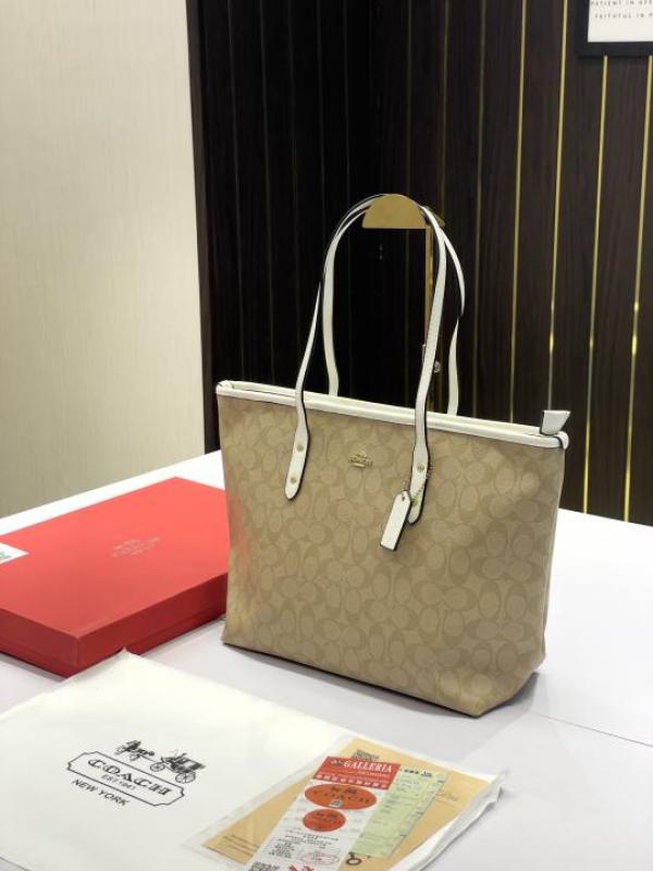 C-Inspired City Tote Bag With Box