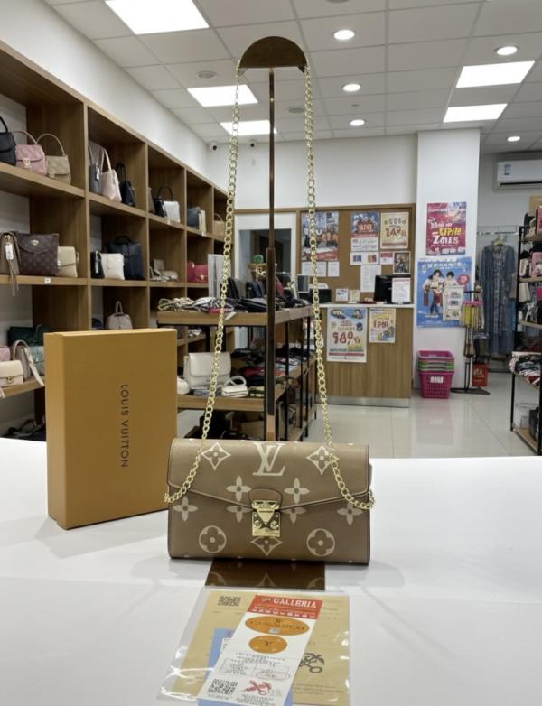 LV-Inspired Chain Sling Bag With Box (Khaki)