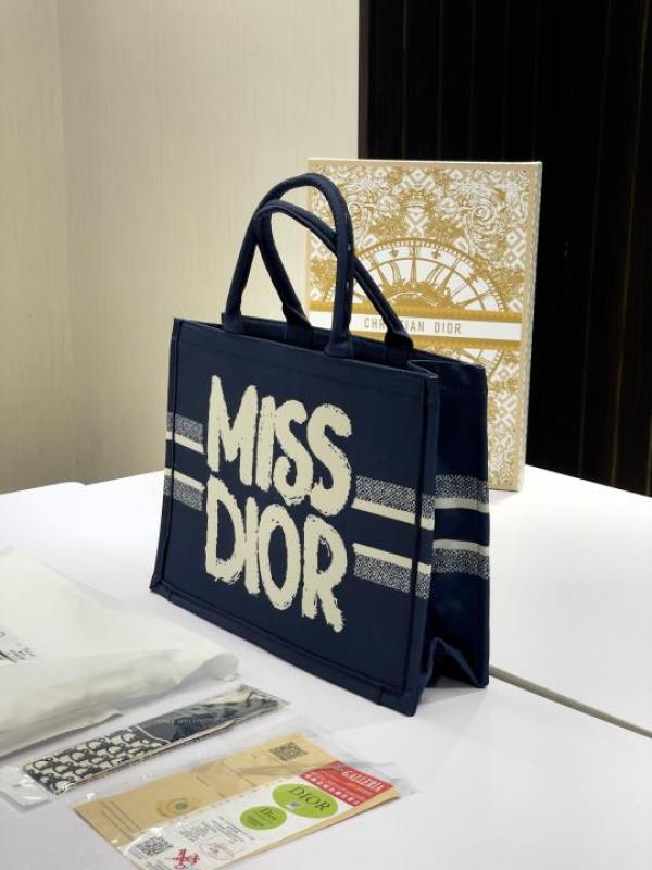 D-Inspired Book Tote (Black)