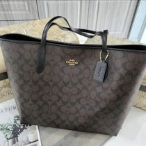 C-Inspired City Tote Bag With Box