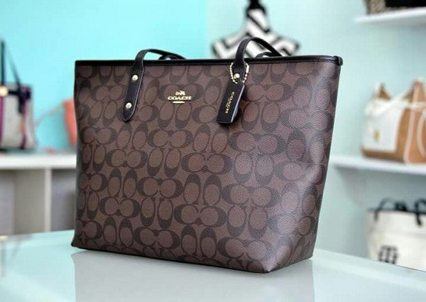 C-Inspired City Tote Bag With Box Secondary image