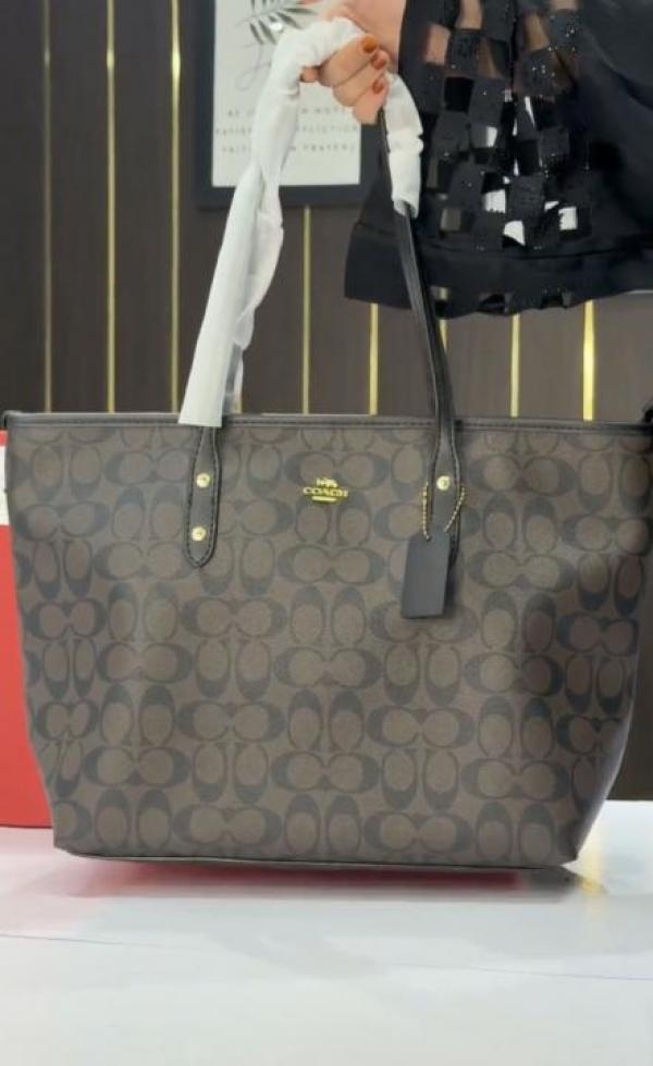 C-Inspired City Tote Bag With Box