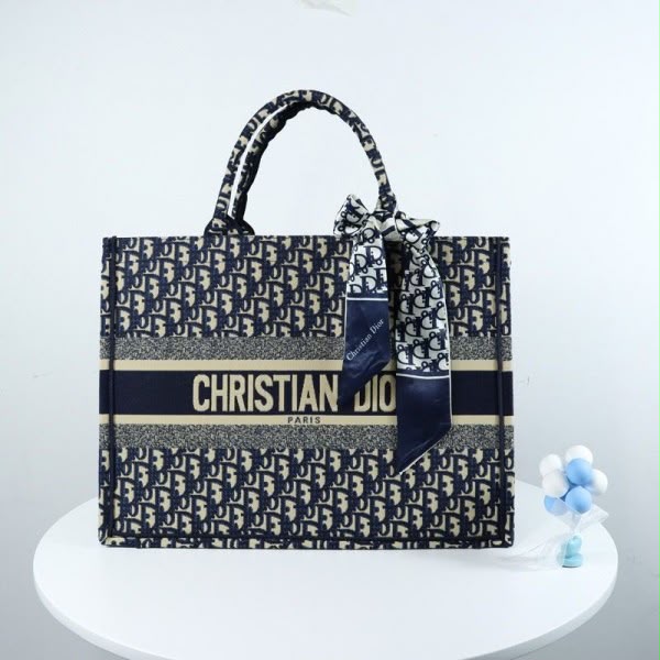 D-Inspired Book Tote Oblique black Embroidery With Box & Dust Bag & Scarf Main image