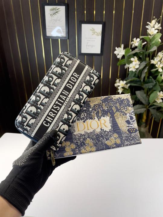 D-Inspired women's wallet with box