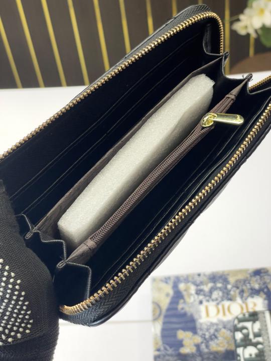 D-Inspired Women's Wallet With Box (Black) Secondary image