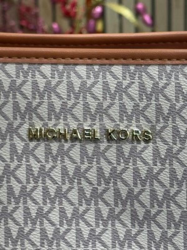 MK-inspired Jet Set Travel Tote With Wallet (Beige)