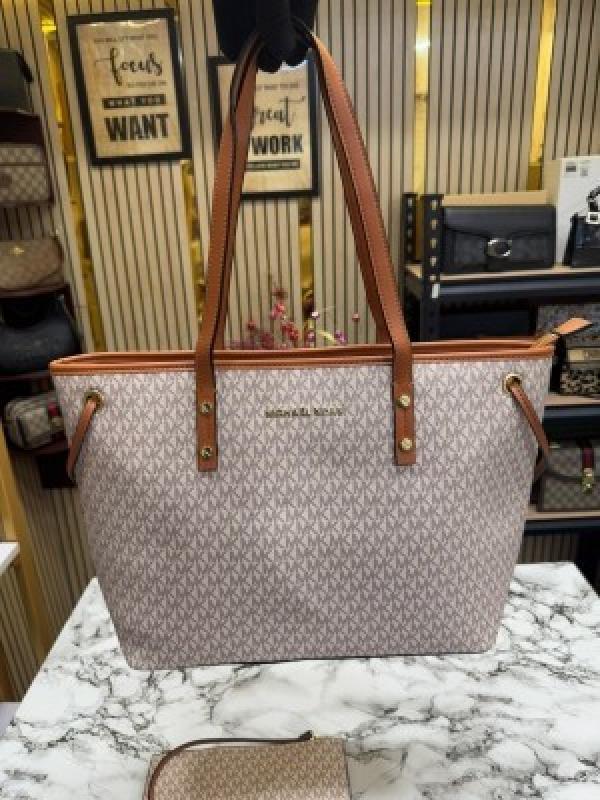 MK-inspired Jet Set Travel Tote With Wallet (Beige) Secondary image
