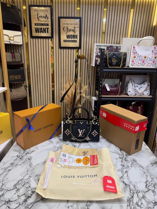 LV-inspired On The Go East West Bi-color Monogram Handbag With Double Box Packaging (Black-White)