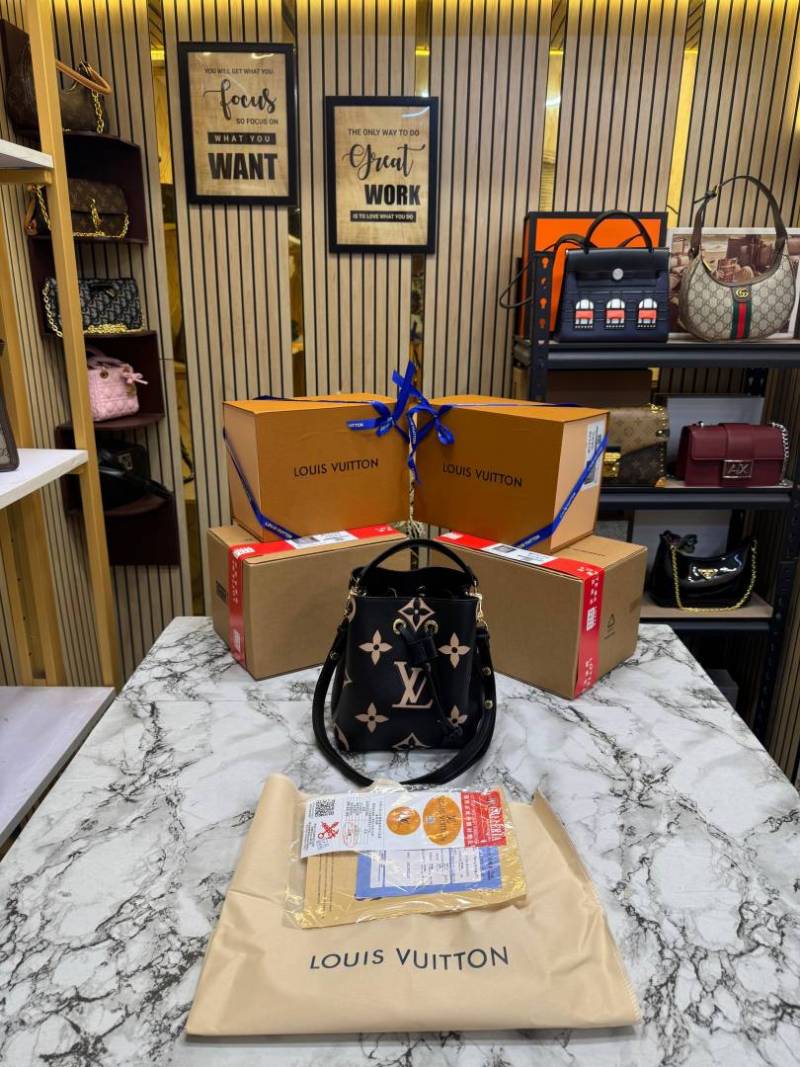 LV-Inspired Neo Noe BB Giant Monogram Leather Bucket Bag (White-Black)
