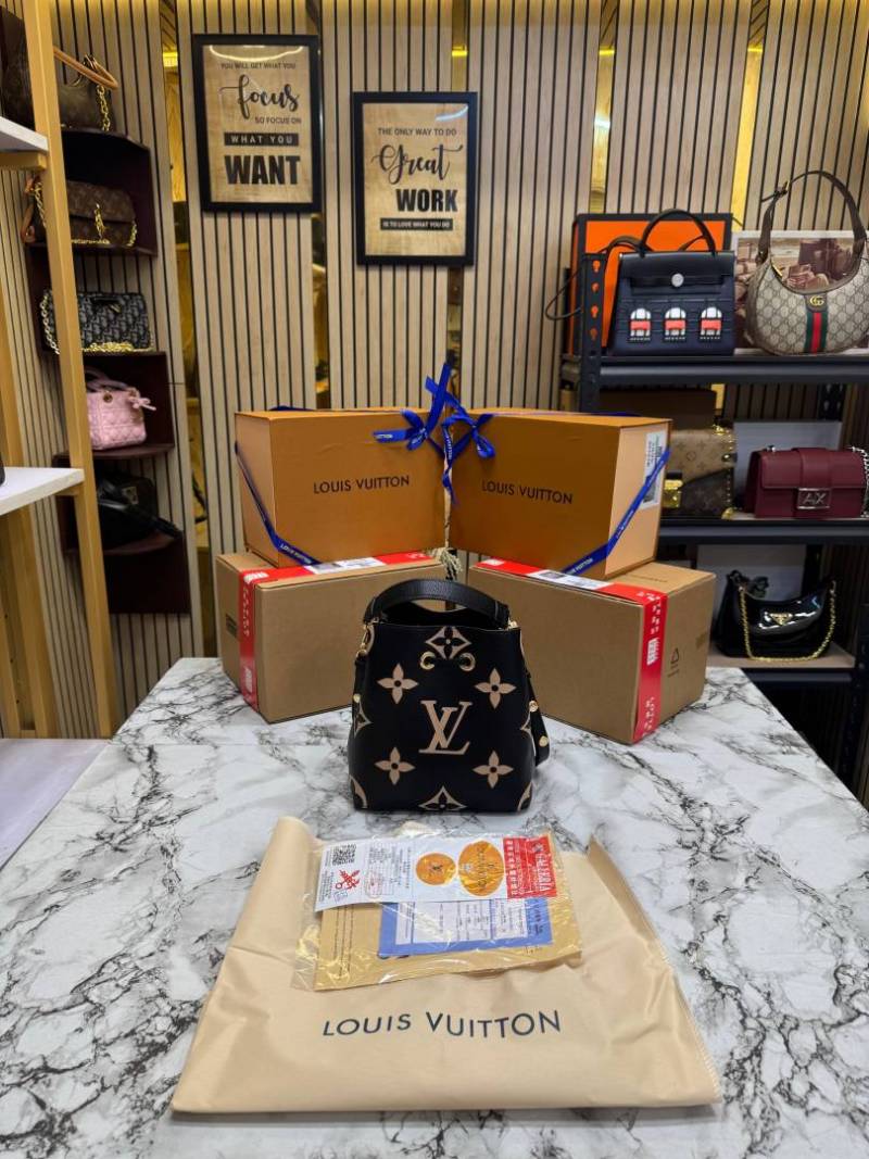 LV-Inspired Neo Noe BB Giant Monogram Leather Bucket Bag (White-Black)