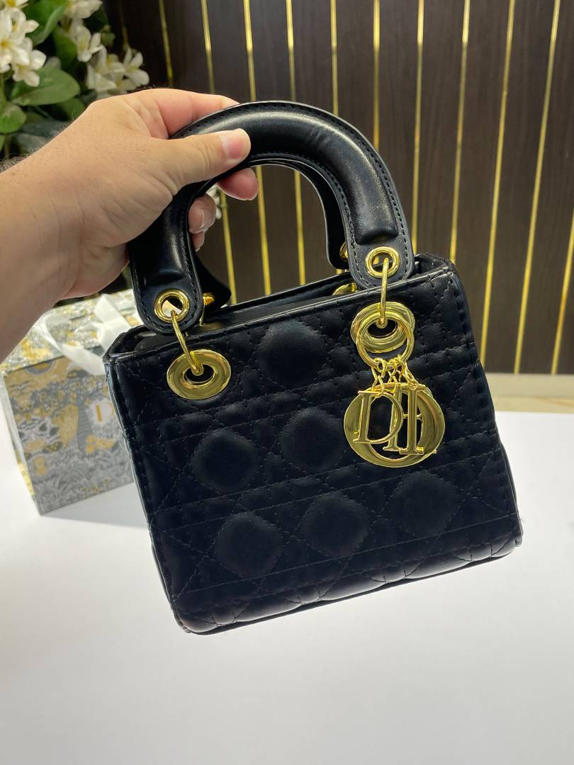 D-Inspired Lady Signature Small Bag 18 cm with Original Folding Box (Black)