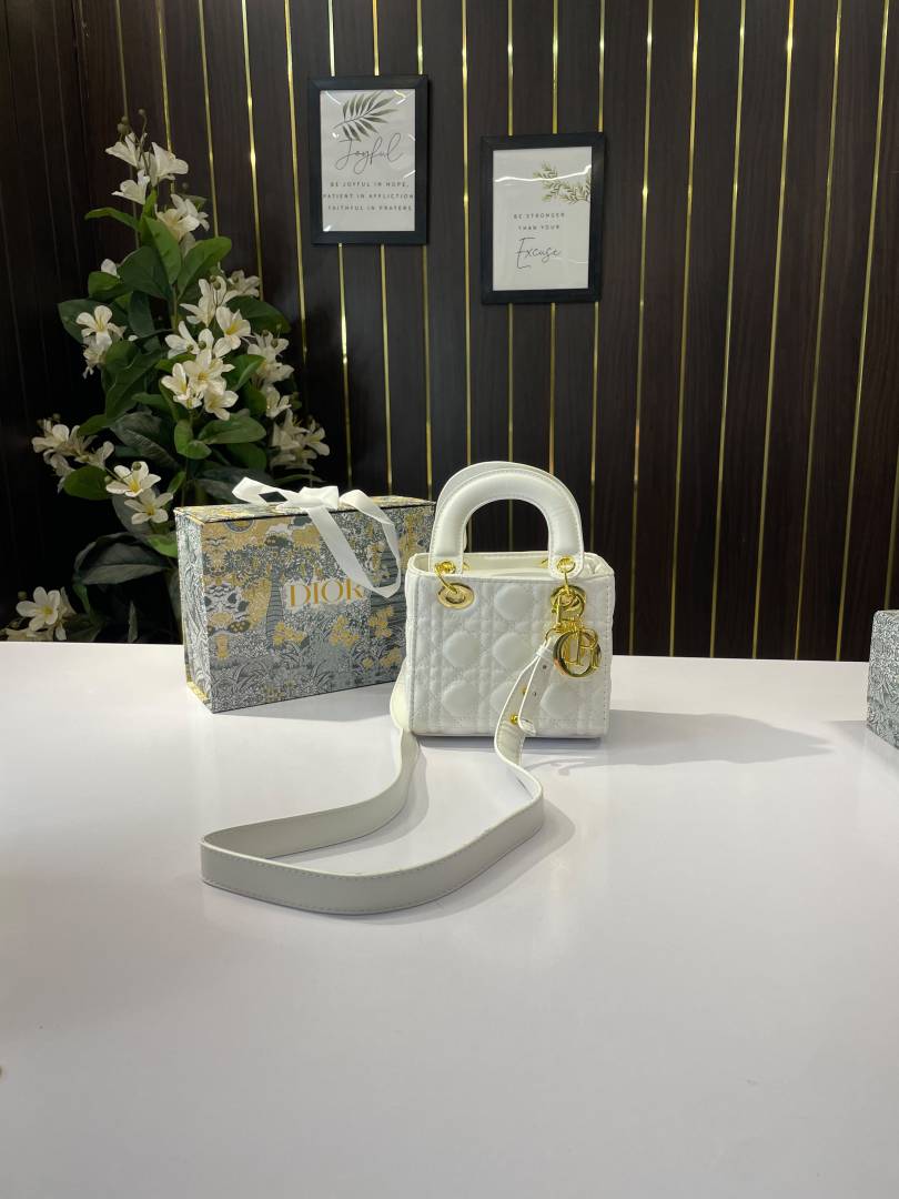 D-Inspired Lady Signature Small Bag 18 cm with Original Folding Box (White) Secondary image