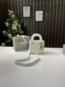D-Inspired Lady Signature Small Bag 18 cm with Original Folding Box (White)