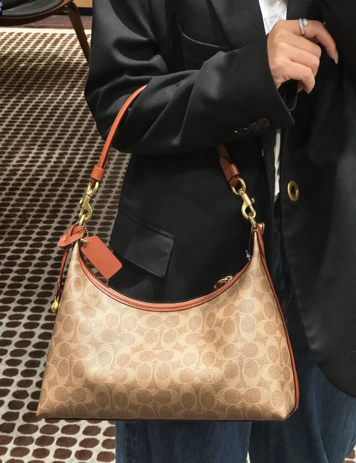 C-Inspired Juliet Hobo Bag With Box (Biege) Main image