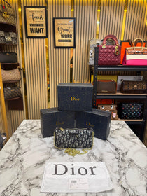 D-Inspired Oblique Jacquard Bow Chain Crossbody Bag (Black)