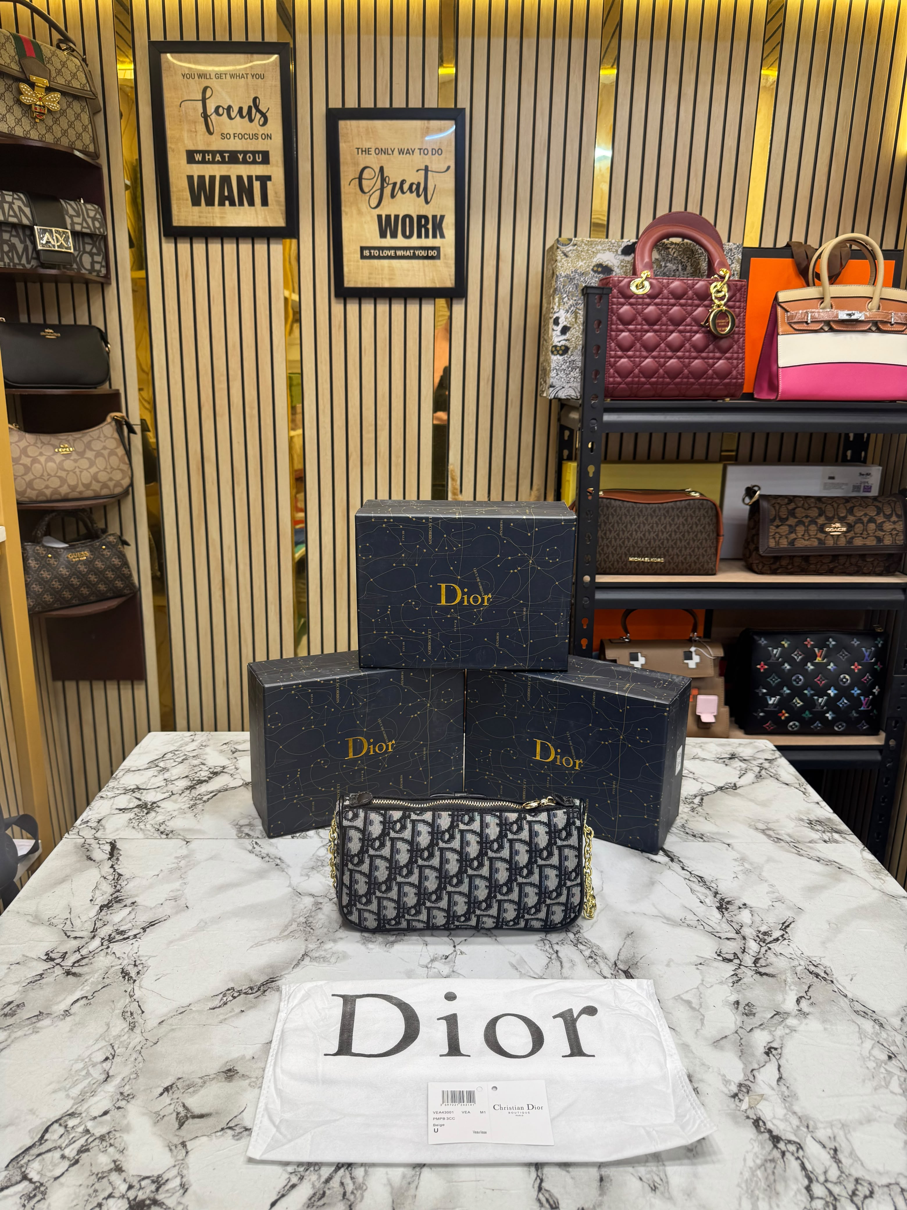 D-Inspired Oblique Jacquard Bow Chain Crossbody Bag (Black) Secondary image