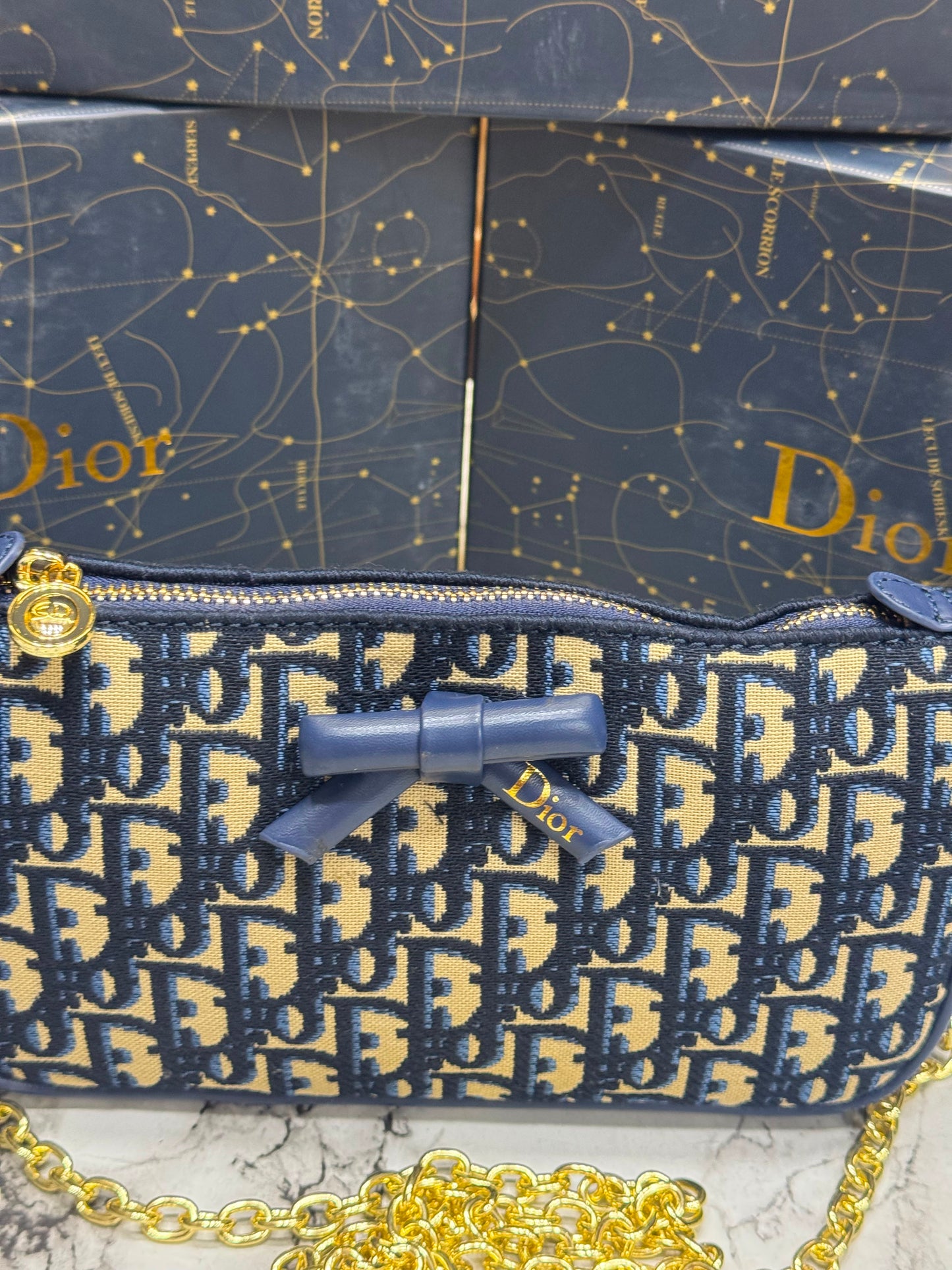 D-Inspired Oblique Jacquard Bow Chain Crossbody Bag (Blue)