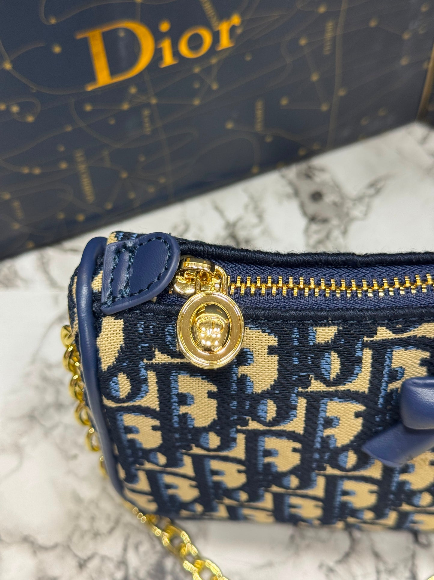 D-Inspired Oblique Jacquard Bow Chain Crossbody Bag (Blue)