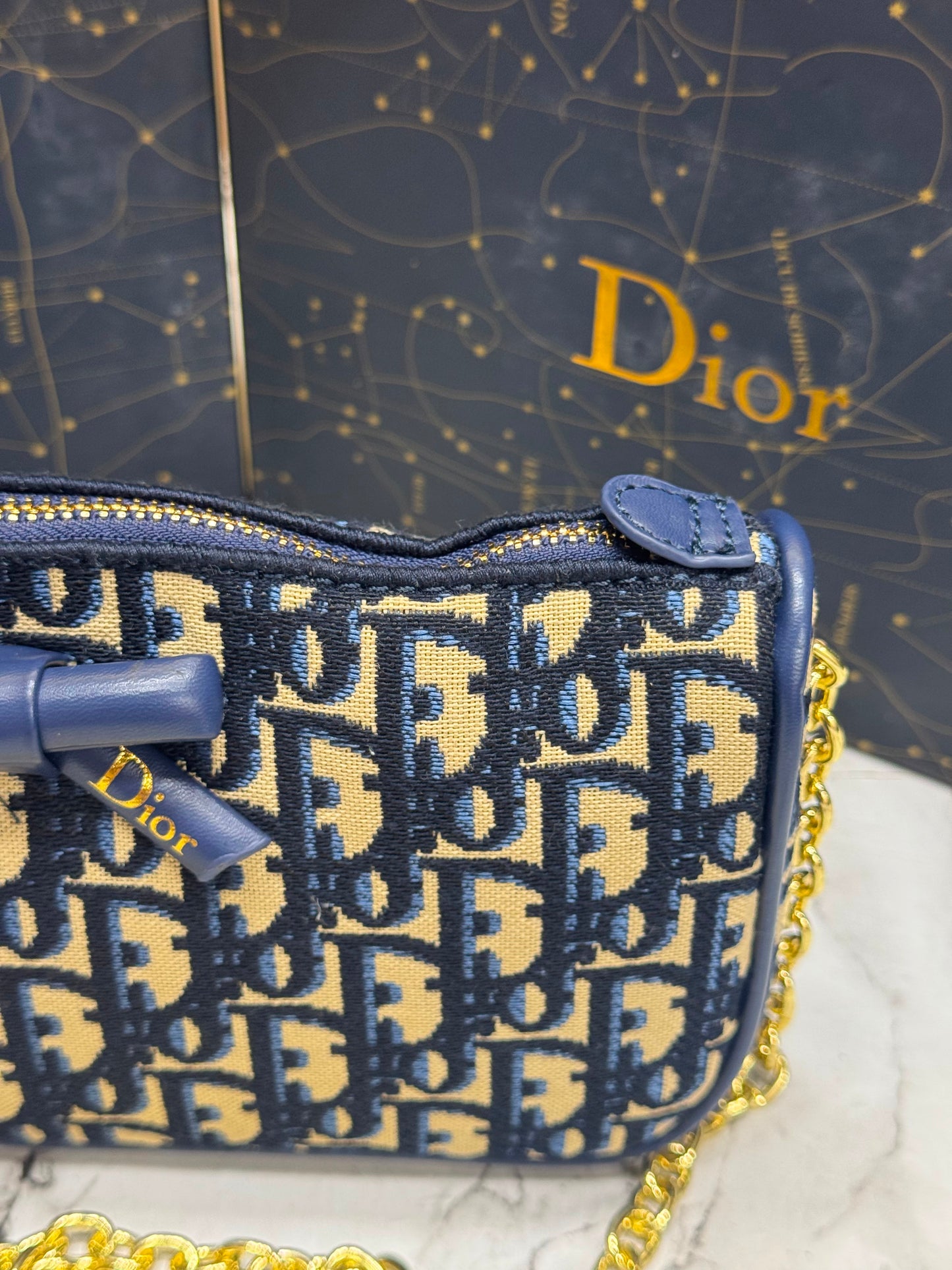 D-Inspired Oblique Jacquard Bow Chain Crossbody Bag (Blue)