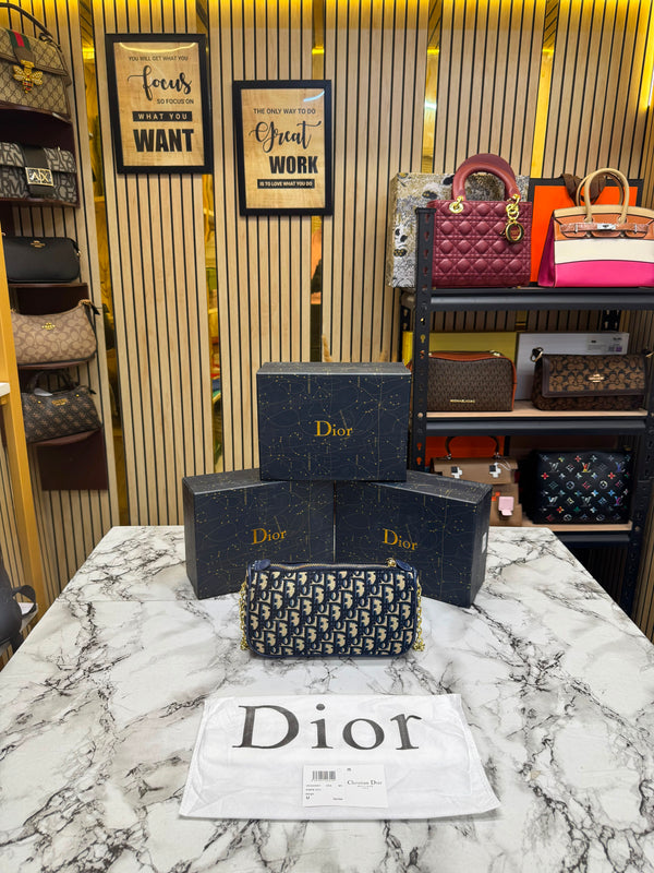 D-Inspired Oblique Jacquard Bow Chain Crossbody Bag (Blue)